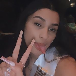 Meet your Posher, Mia